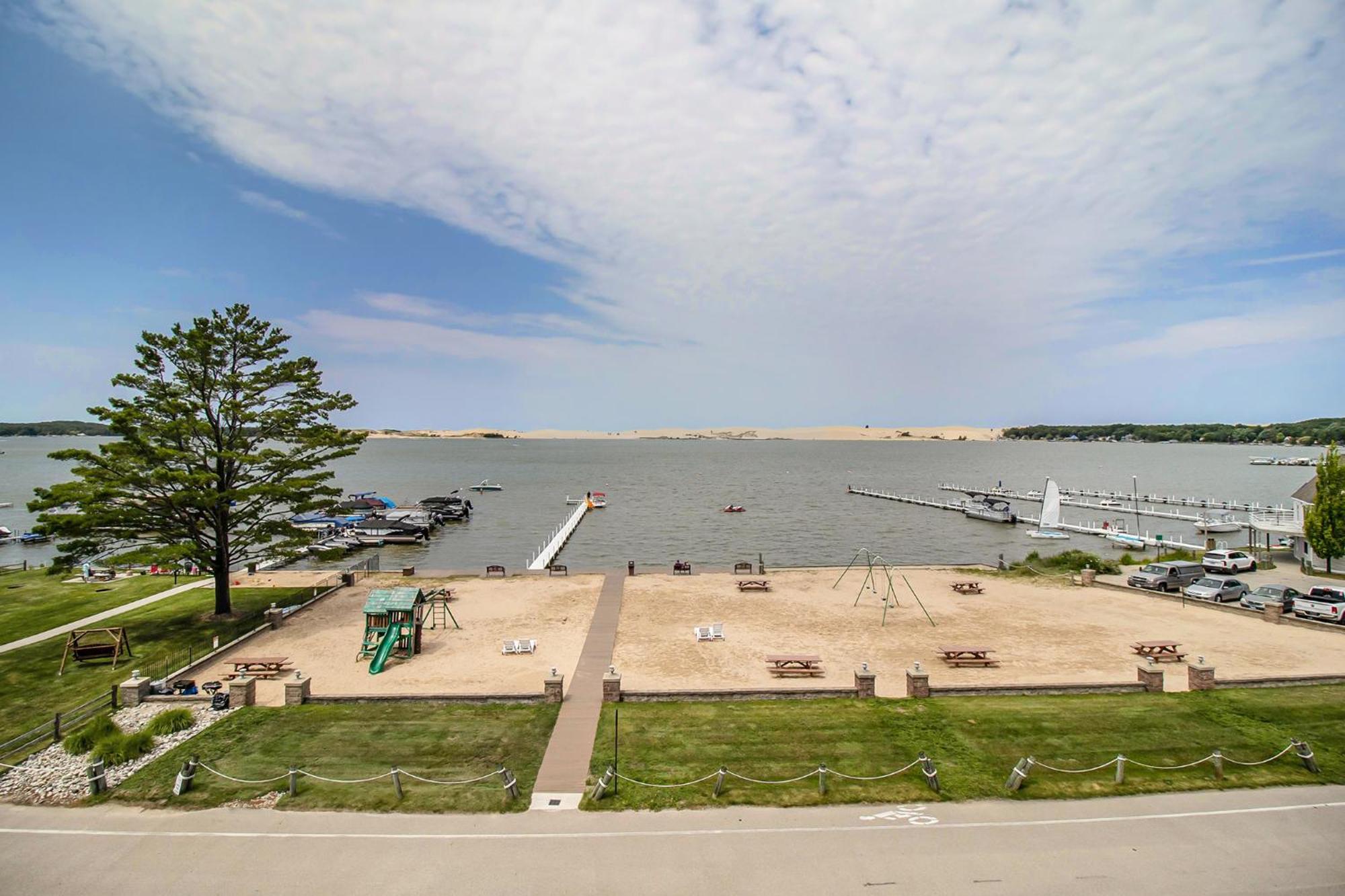 Dunes Waterfront Resort Миърс Екстериор снимка