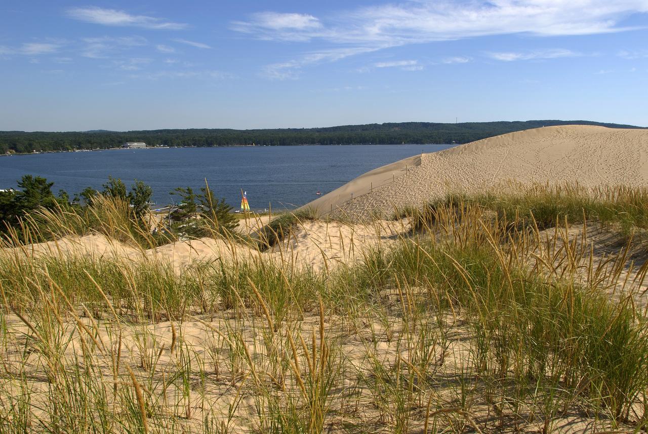 Dunes Waterfront Resort Миърс Екстериор снимка
